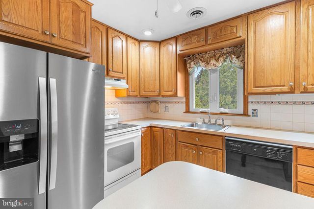 2721 FAWKES DR, Wilmington, DE 19808