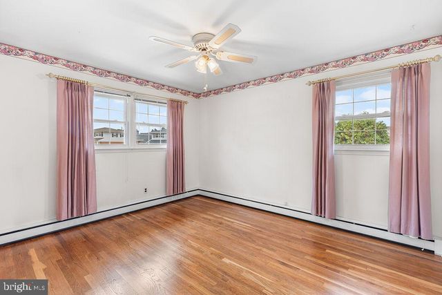 2721 FAWKES DR, Wilmington, DE 19808