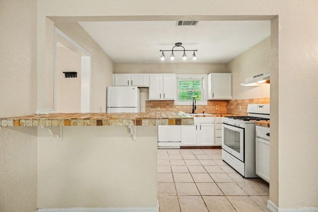 126 Bonita Avenue, Galveston, TX 77550