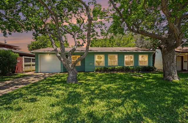 126 Bonita Avenue, Galveston, TX 77550