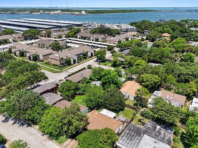 126 Bonita Avenue, Galveston, TX 77550