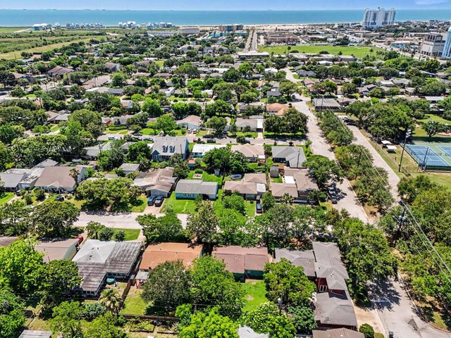 126 Bonita Avenue, Galveston, TX 77550