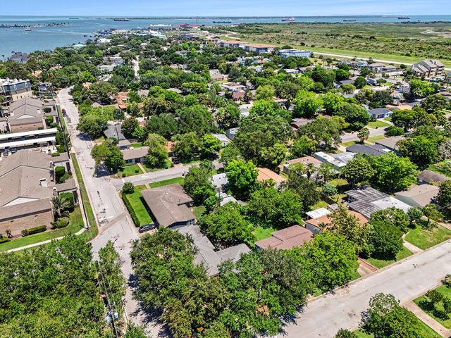 126 Bonita Avenue, Galveston, TX 77550