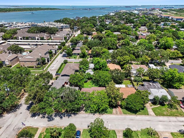 126 Bonita Avenue, Galveston, TX 77550