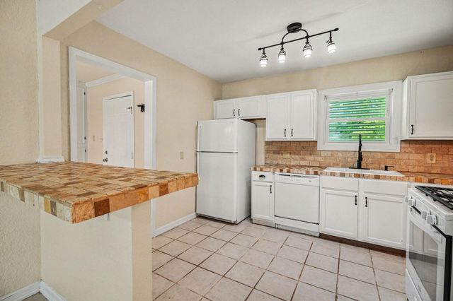 126 Bonita Avenue, Galveston, TX 77550