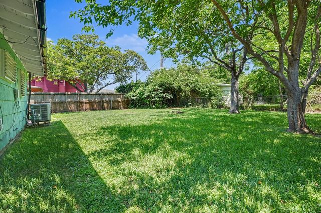 126 Bonita Avenue, Galveston, TX 77550