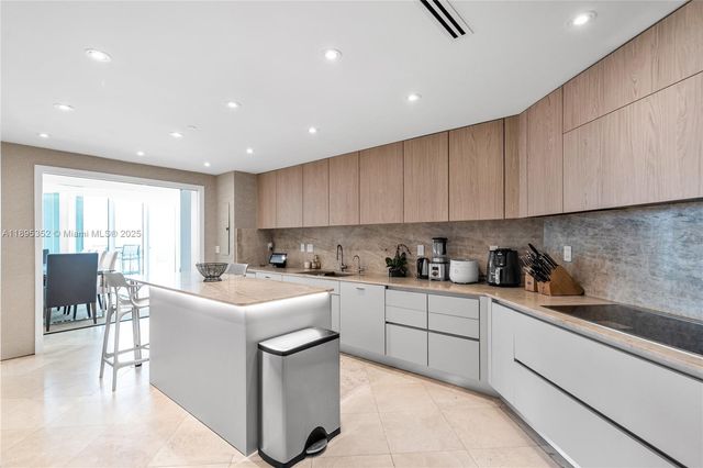 1643 Brickell Ave 3501, Miami, FL 33129