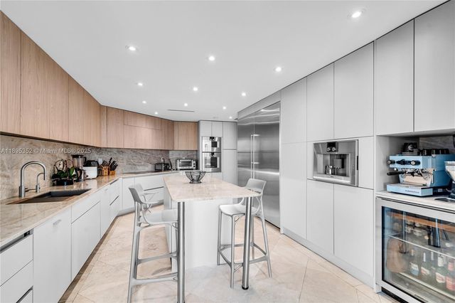 1643 Brickell Ave 3501, Miami, FL 33129