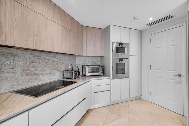 1643 Brickell Ave 3501, Miami, FL 33129