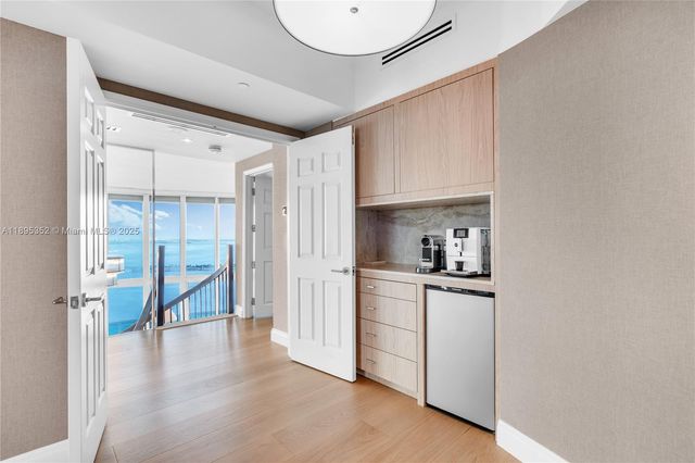 1643 Brickell Ave 3501, Miami, FL 33129