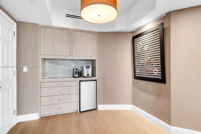 1643 Brickell Ave 3501, Miami, FL 33129