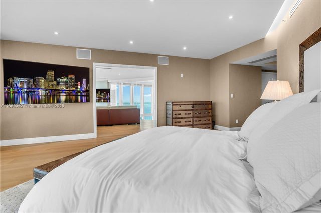 1643 Brickell Ave 3501, Miami, FL 33129