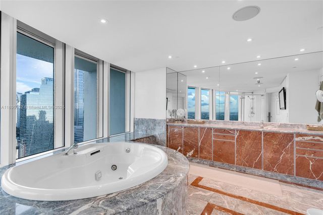 1643 Brickell Ave 3501, Miami, FL 33129