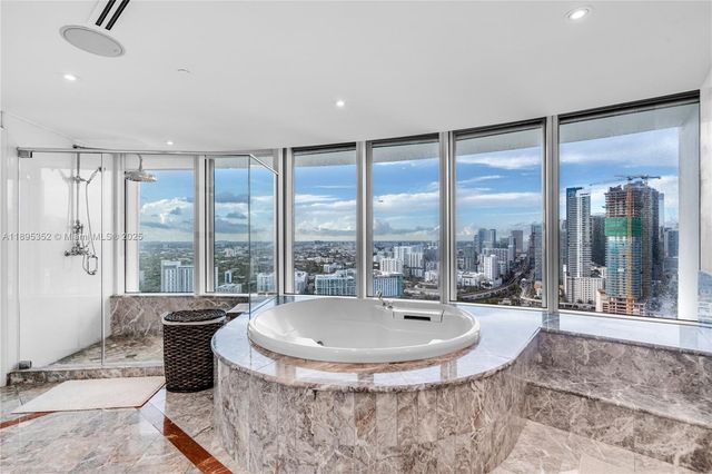 1643 Brickell Ave 3501, Miami, FL 33129