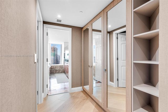 1643 Brickell Ave 3501, Miami, FL 33129