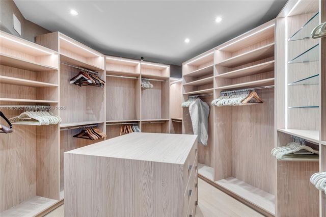 1643 Brickell Ave 3501, Miami, FL 33129