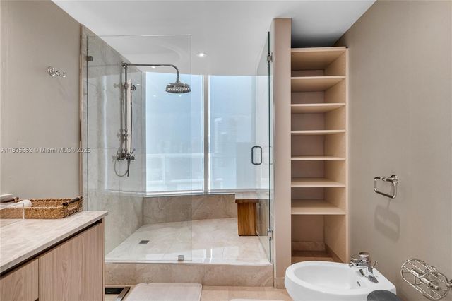 1643 Brickell Ave 3501, Miami, FL 33129