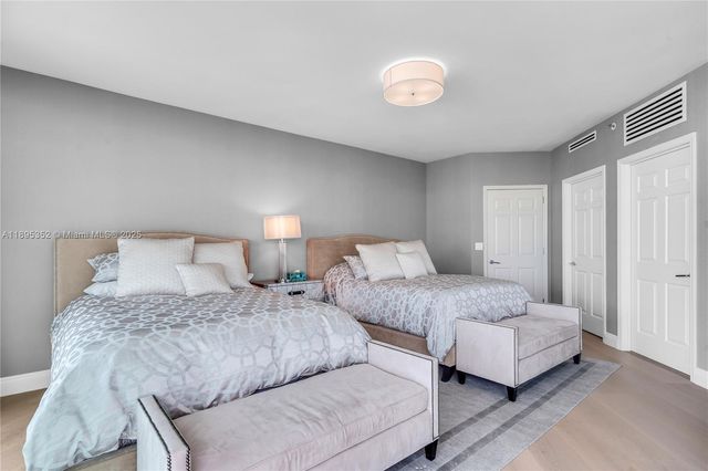 1643 Brickell Ave 3501, Miami, FL 33129