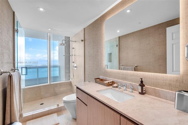 1643 Brickell Ave 3501, Miami, FL 33129