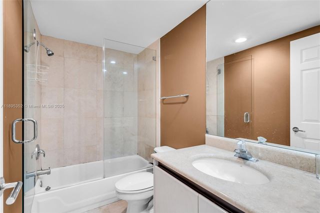 1643 Brickell Ave 3501, Miami, FL 33129