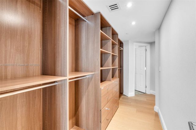 1643 Brickell Ave 3501, Miami, FL 33129