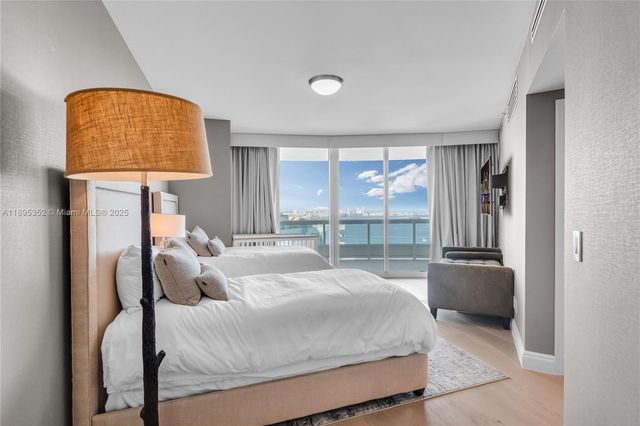 1643 Brickell Ave 3501, Miami, FL 33129