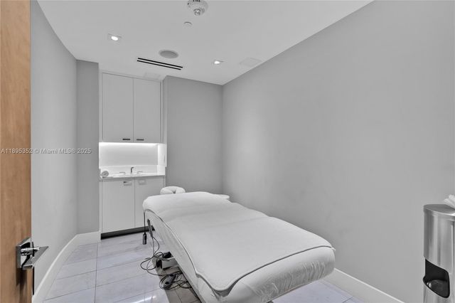 1643 Brickell Ave 3501, Miami, FL 33129