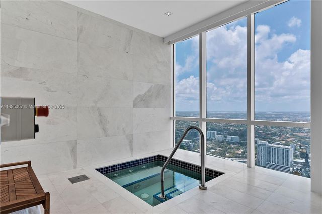 1643 Brickell Ave 3501, Miami, FL 33129