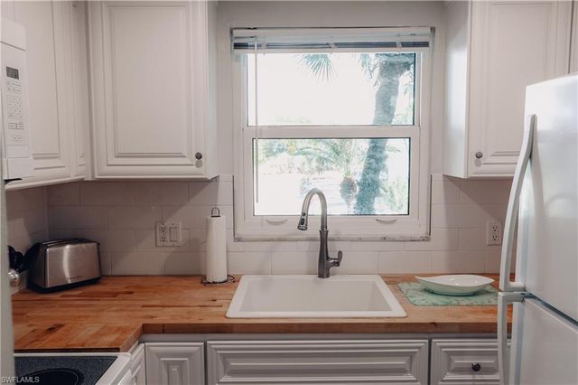 1724 Pine Valley DR # 201, Fort Myers, FL 33907