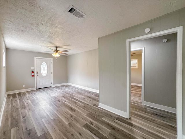 429 17th Avenue N, Texas City, TX 77590