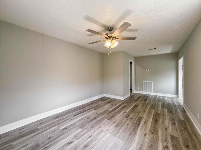429 17th Avenue N, Texas City, TX 77590