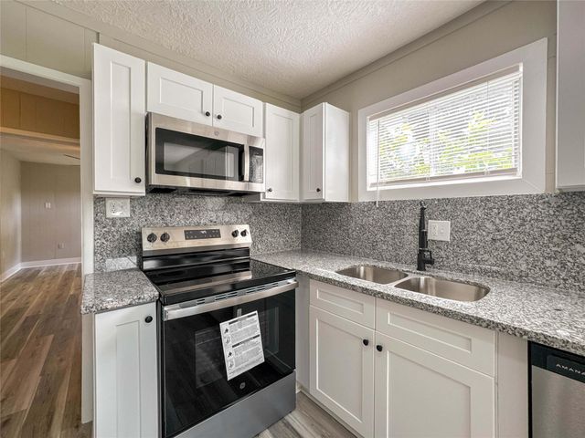 429 17th Avenue N, Texas City, TX 77590