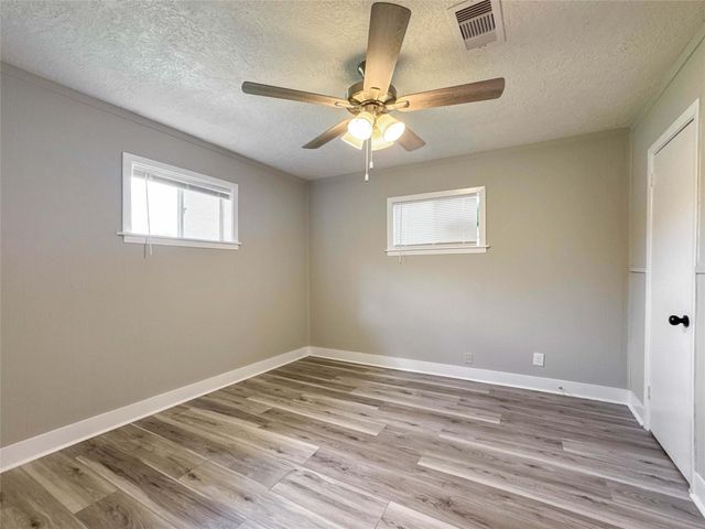 429 17th Avenue N, Texas City, TX 77590