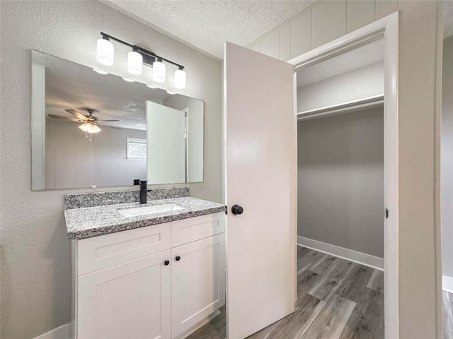 429 17th Avenue N, Texas City, TX 77590