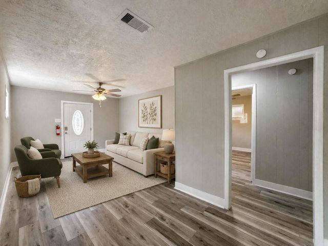 429 17th Avenue N, Texas City, TX 77590