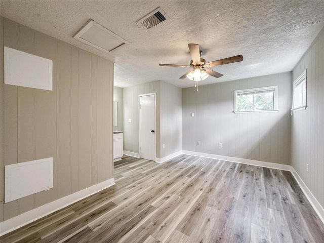 429 17th Avenue N, Texas City, TX 77590