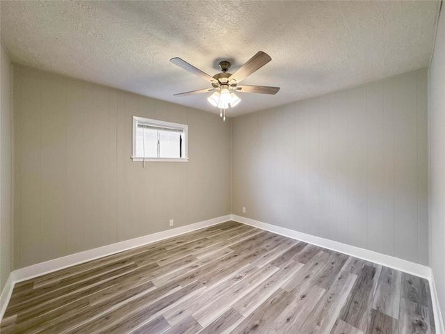 429 17th Avenue N, Texas City, TX 77590