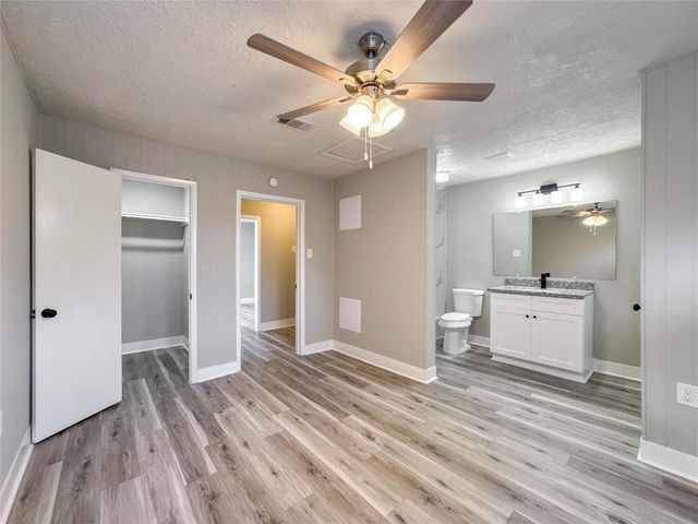 429 17th Avenue N, Texas City, TX 77590