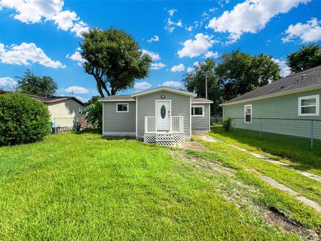 429 17th Avenue N, Texas City, TX 77590