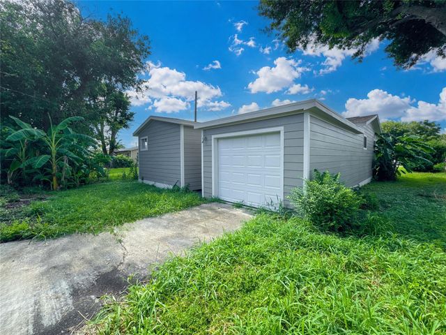 429 17th Avenue N, Texas City, TX 77590