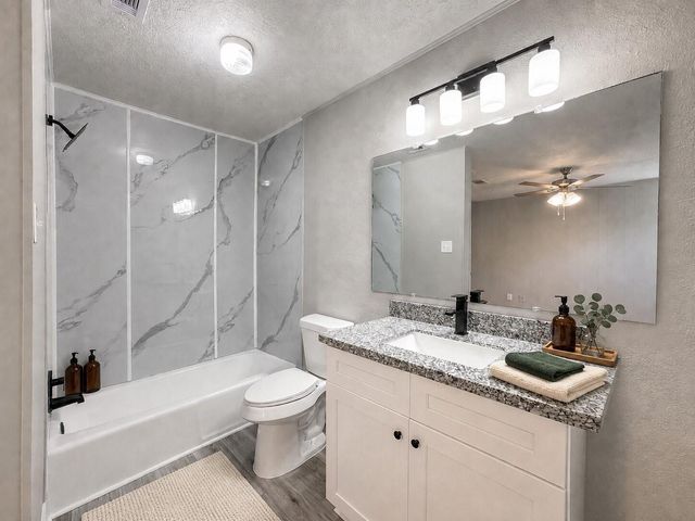 429 17th Avenue N, Texas City, TX 77590