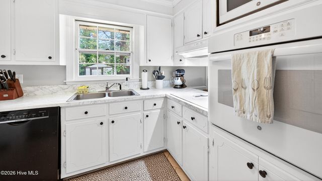 118 Greenwood Drive, Greenville, NC 27834