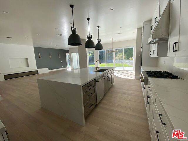 5015 Redwillow Lane, La Canada Flintridge, CA 91011