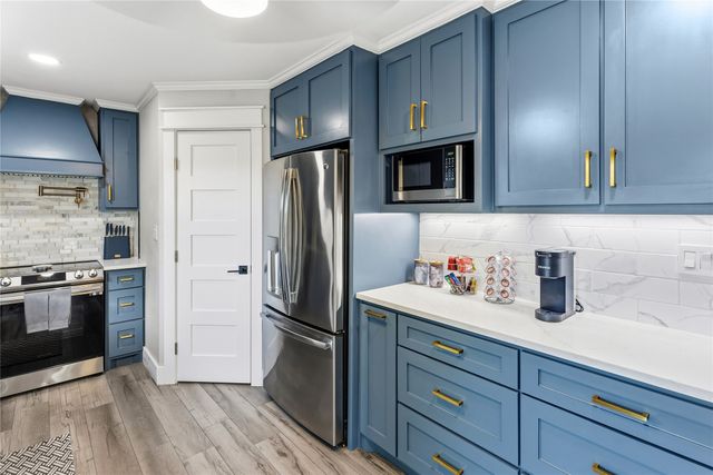 1202 Hillwood Drive, Lewisville, TX 75067