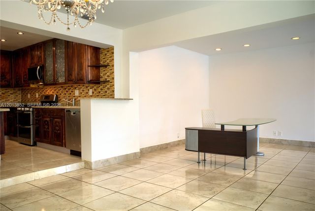 301 SW 5TH ST, Hallandale Beach, FL 33009