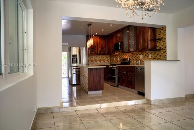 301 SW 5TH ST, Hallandale Beach, FL 33009