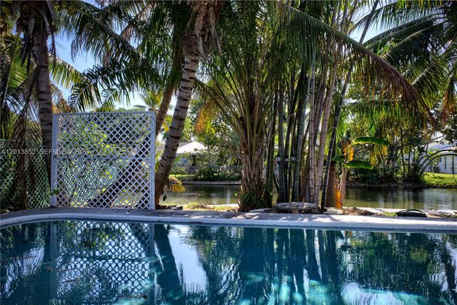 301 SW 5TH ST, Hallandale Beach, FL 33009