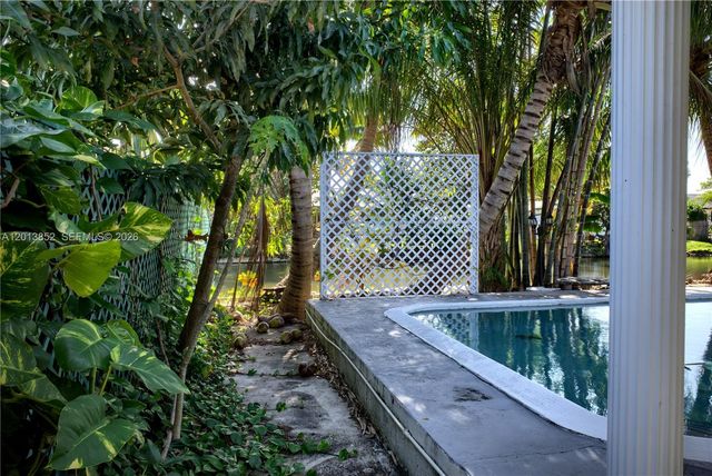 301 SW 5TH ST, Hallandale Beach, FL 33009
