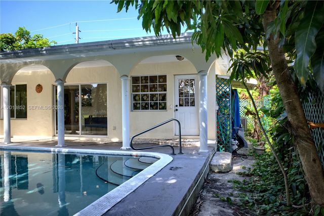 301 SW 5TH ST, Hallandale Beach, FL 33009
