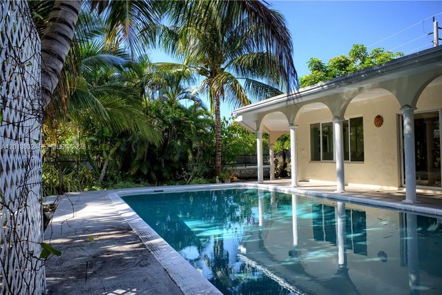 301 SW 5TH ST, Hallandale Beach, FL 33009